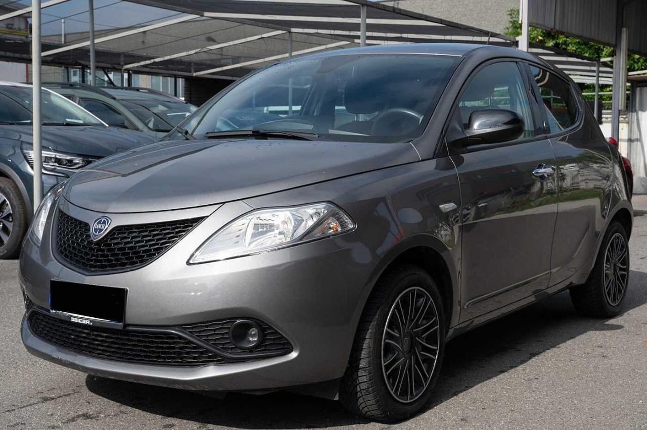 lancia ypsilon ypsilon 1.0 firefly 5 porte ss hybrid gold usata