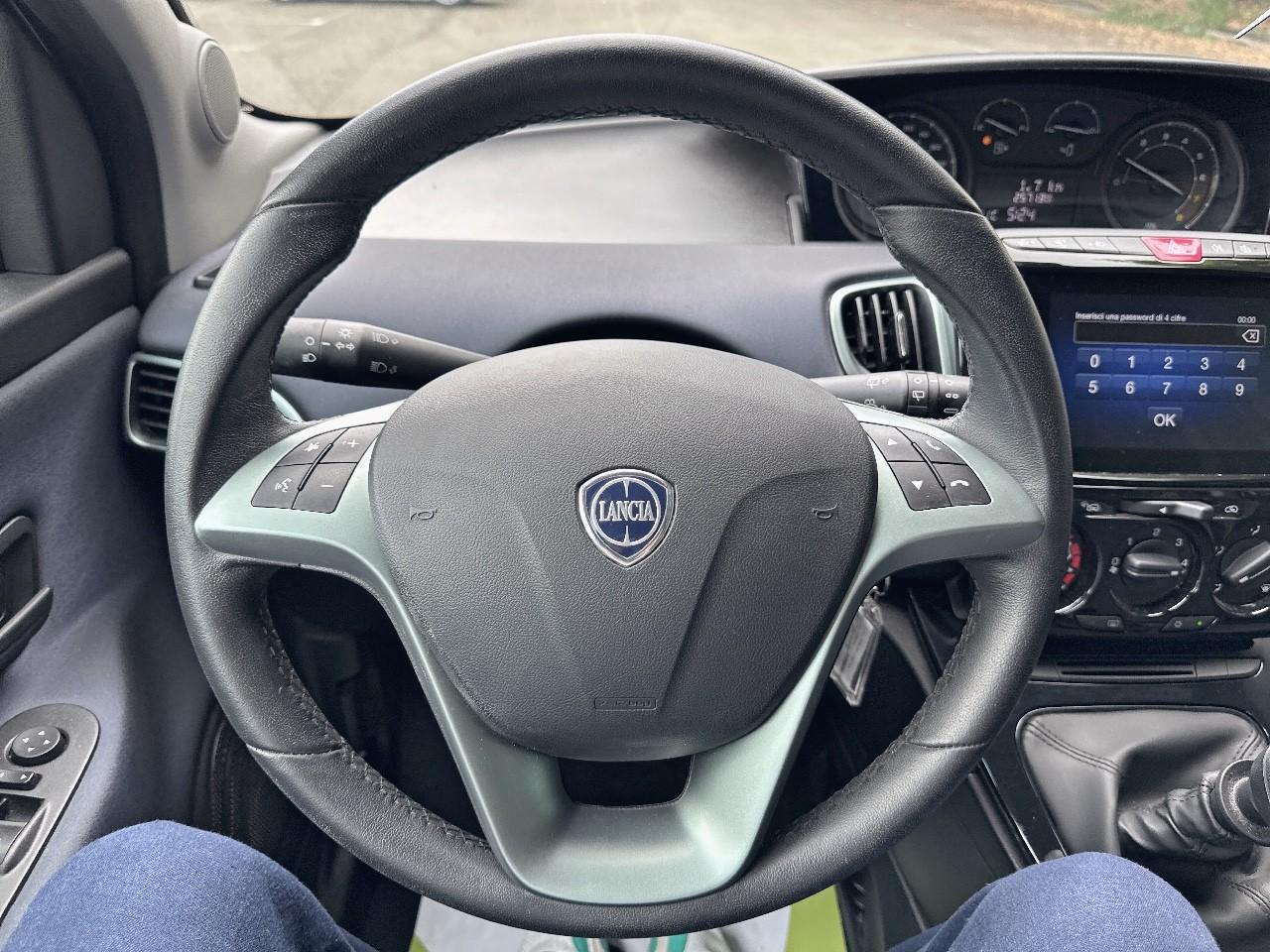 Lancia Lancia Ypsilon usata, con 7,00 display multifunzionale touch screen, plancia centrale 1, 17,8, fisso e no