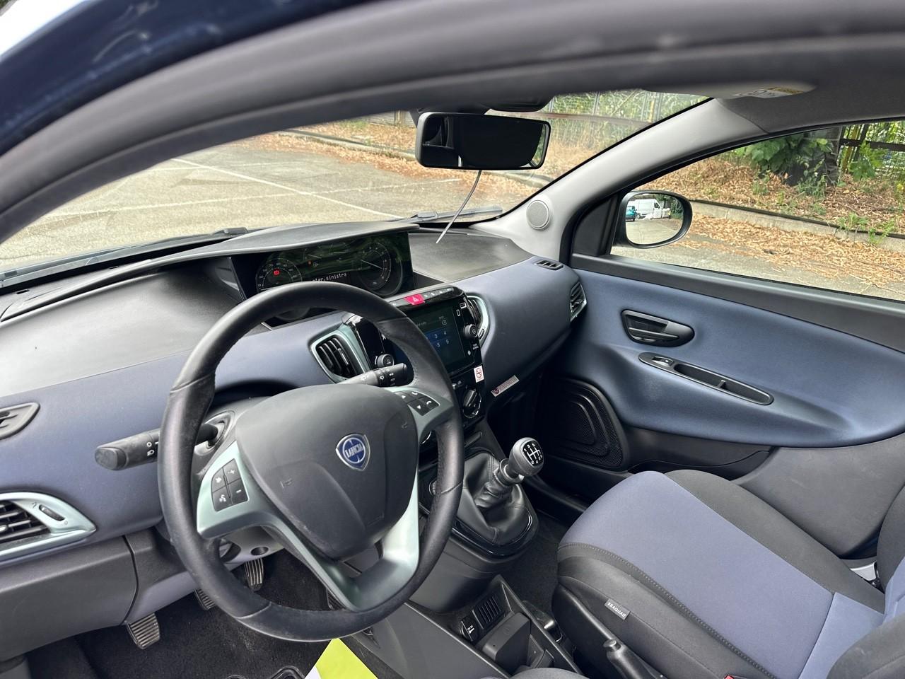 Lancia Lancia Ypsilon usata, con Conness.dispositivi est.intrattenimento include porta USB anteriore, 1, 0 e 0