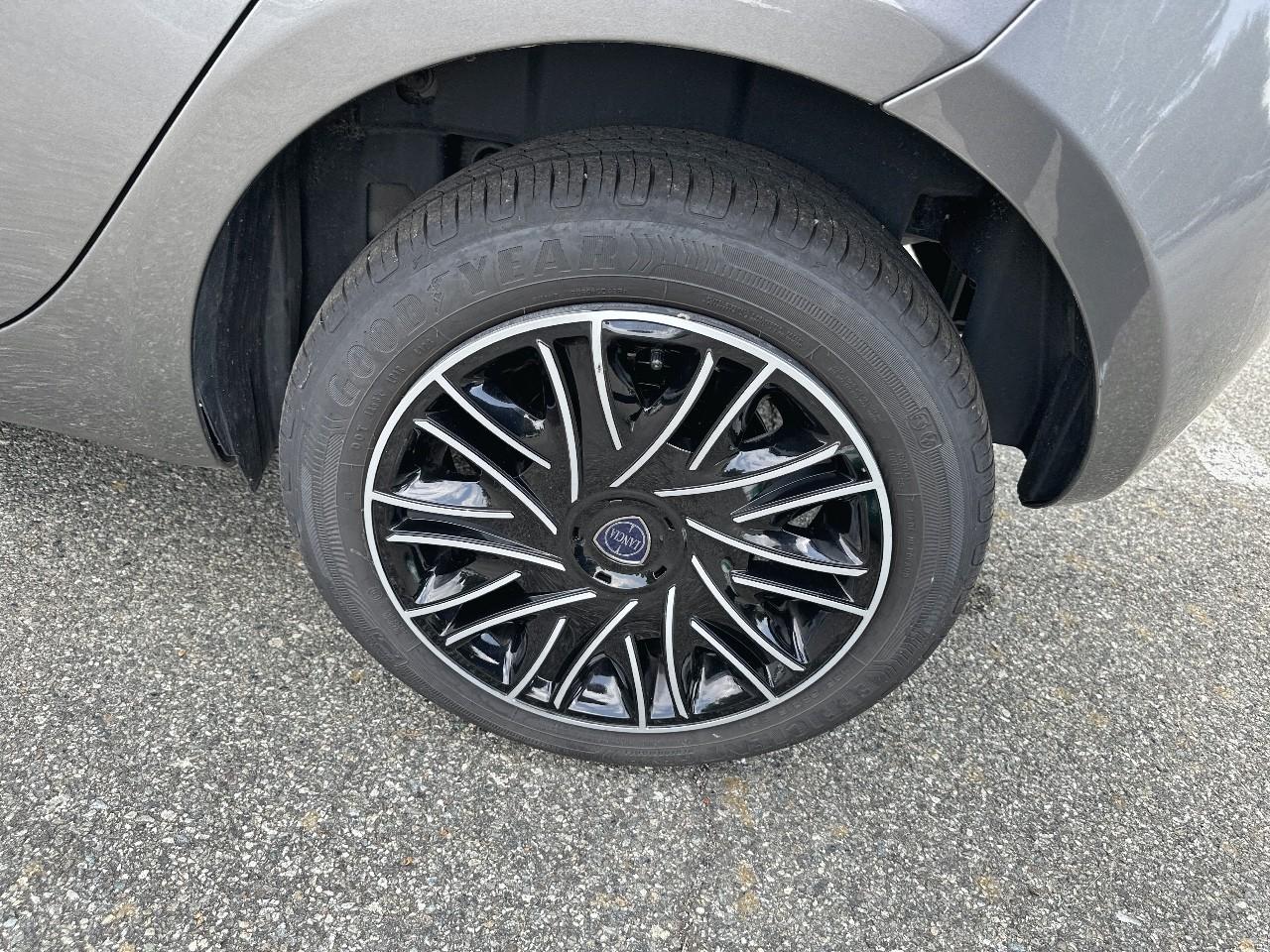 Lancia Lancia Ypsilon usata, con 6 altoparlanti