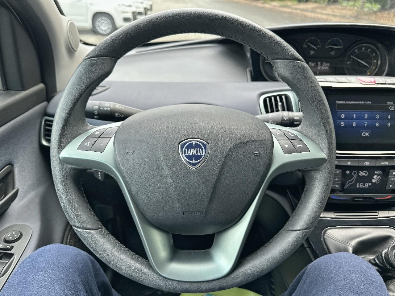 Lancia Lancia Ypsilon usata, con 7,00 display multifunzionale touch screen, plancia centrale 1, 17,8, fisso e no