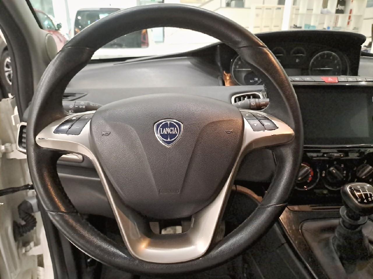 Lancia Lancia Ypsilon usata, con airbag anteriore conducente, airbag anteriore passeggero con interrutore di disattivazione