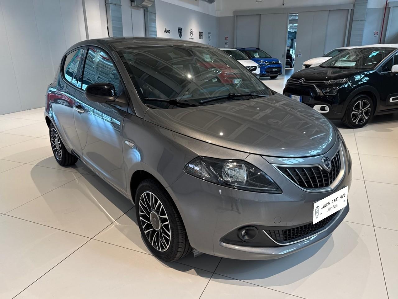 Lancia Lancia Ypsilon usata, con cinture sicurezza post. conducente, cinture sicurezza post. passeggero, cinture sicurezza post. centrale a 3 punti