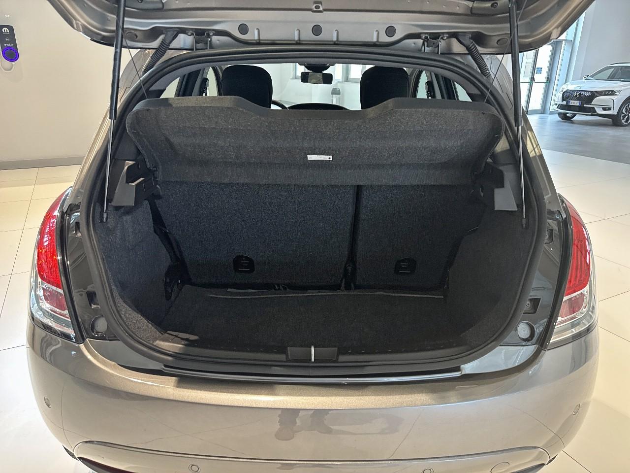 Lancia Lancia Ypsilon usata, con comandi audio al volante