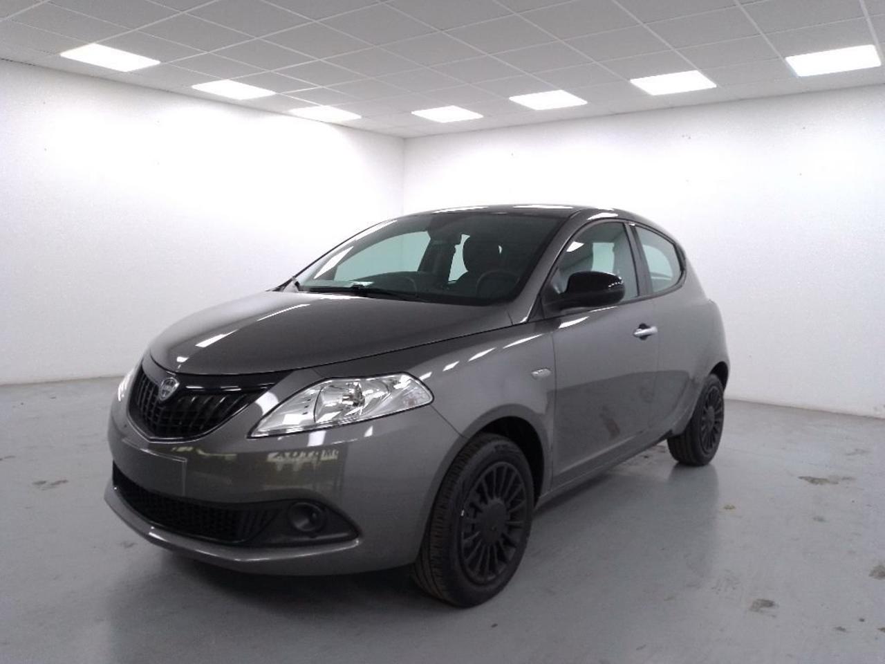 lancia ypsilon ypsilon 1.0 firefly hybrid silver s and s 70cv usata