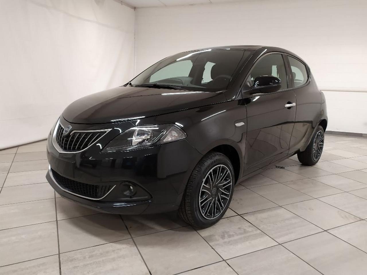 lancia ypsilon ypsilon 1.0 firefly hybrid gold s and s 70cv 5p.ti usata
