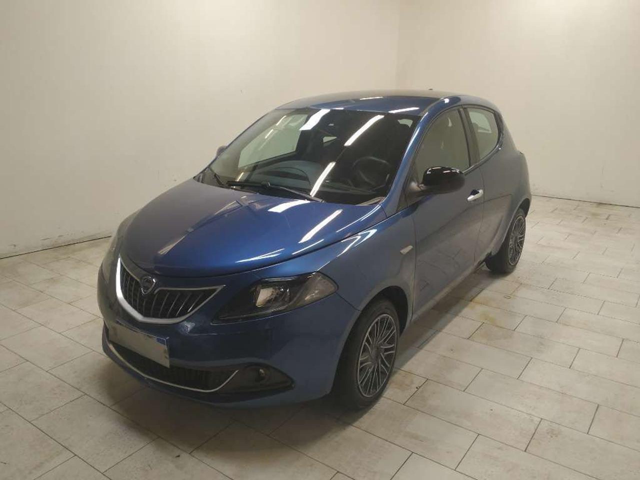 lancia ypsilon ypsilon 1.0 firefly hybrid gold s and s 70cv usata