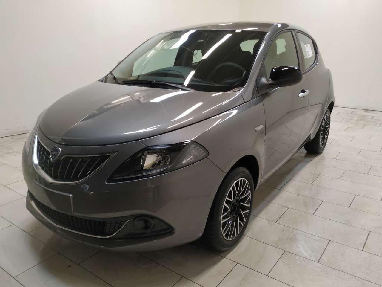 lancia ypsilon ypsilon 1.0 firefly hybrid platino s and s 70cv usata