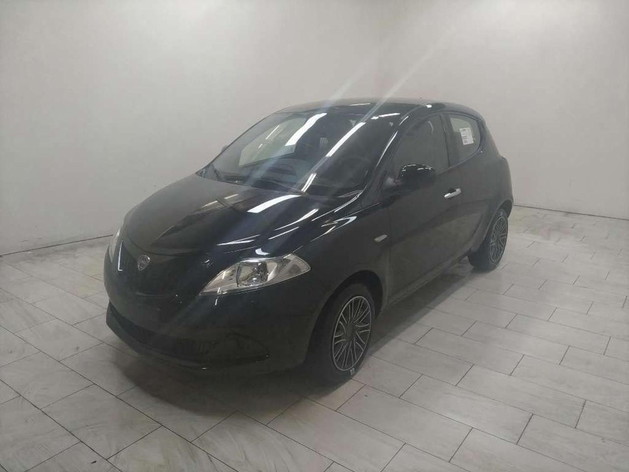 lancia ypsilon ypsilon 1.0 firefly hybrid platino s and s 70cv usata