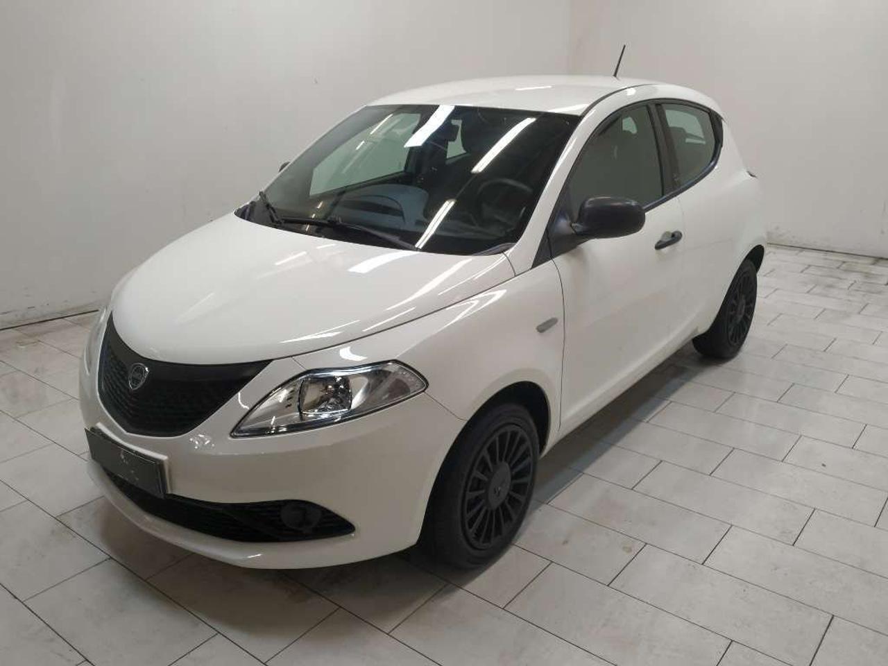lancia ypsilon ypsilon 1.0 firefly hybrid silver s and s 70cv usata