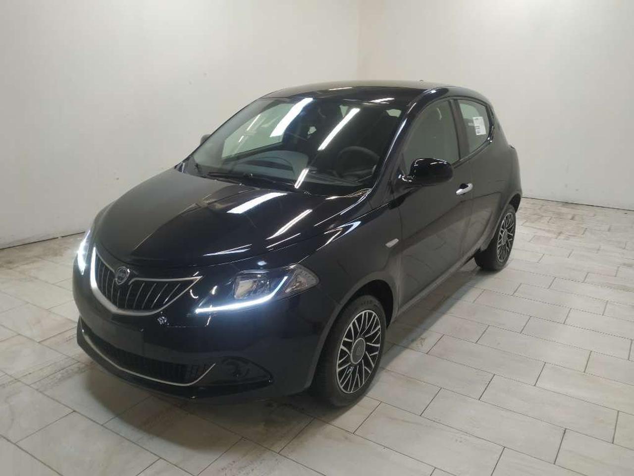 lancia ypsilon ypsilon 1.0 firefly hybrid platino s and s 70cv usata