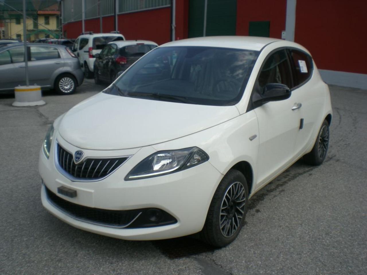 lancia ypsilon ypsilon 1.0 firefly hybrid platino s and s 70cv usata