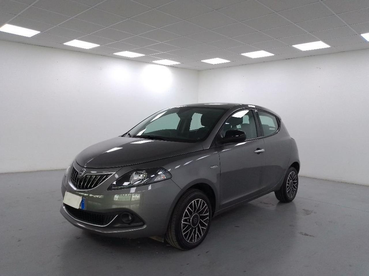 lancia ypsilon ypsilon 1.0 firefly hybrid platino s and s 70cv usata