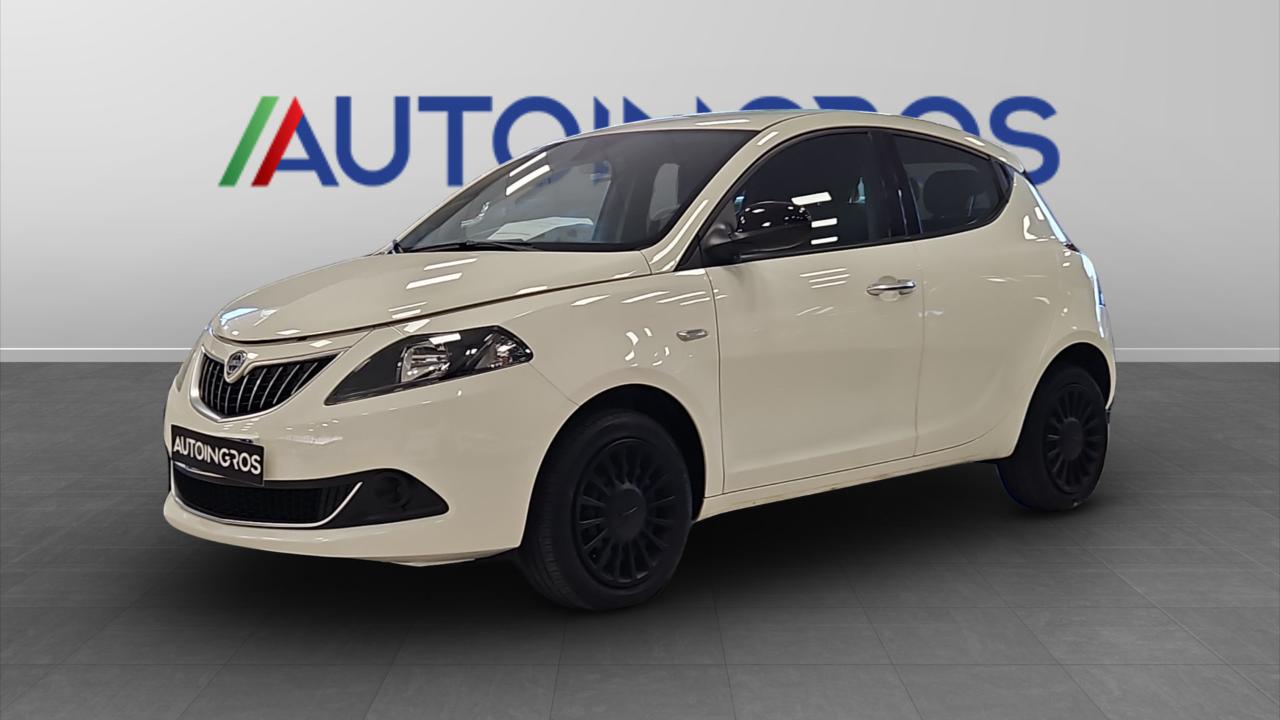 lancia ypsilon ypsilon iii 2021 1.0 firefly hybrid silver s and s 70cv usata