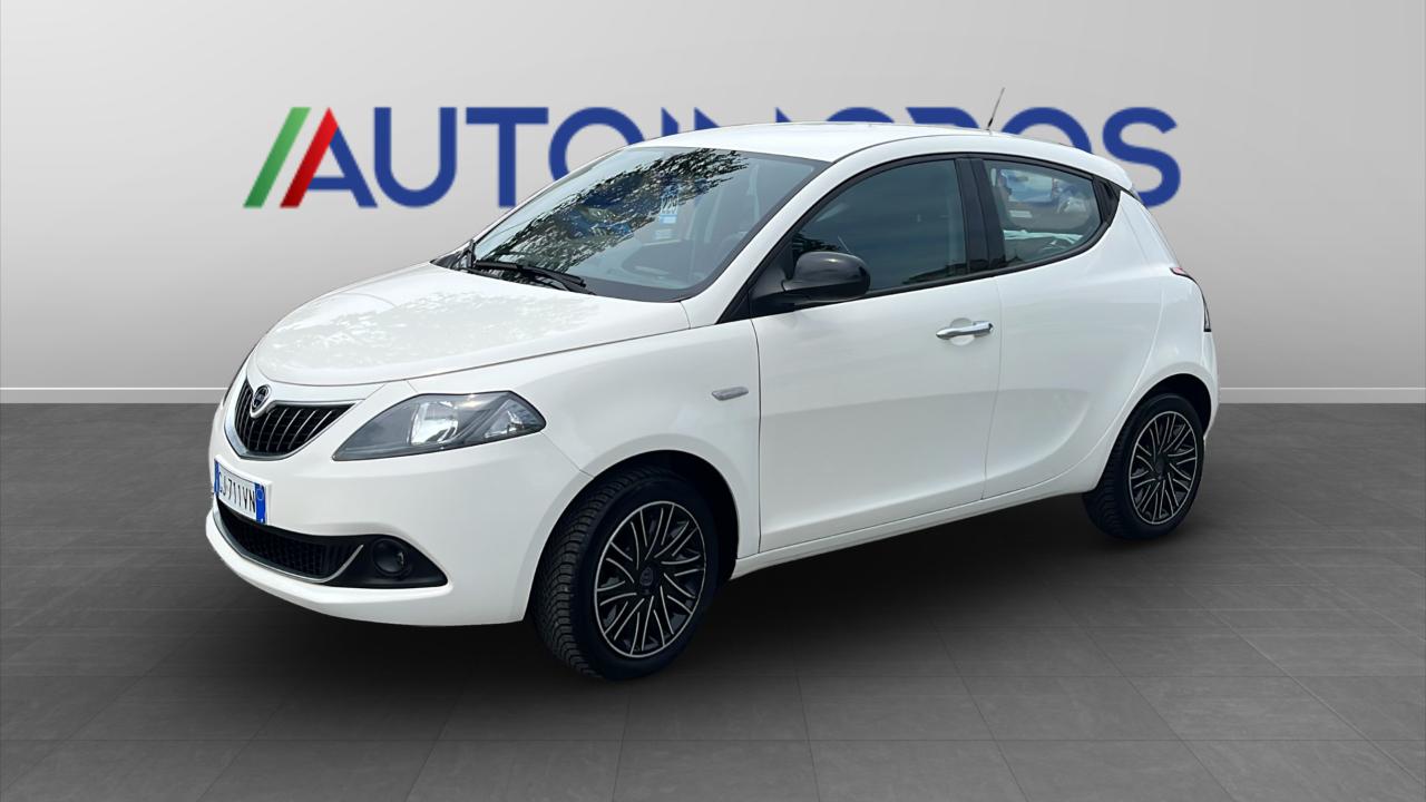 lancia ypsilon ypsilon iii 2021 1.0 firefly hybrid silver s and s 70cv usata