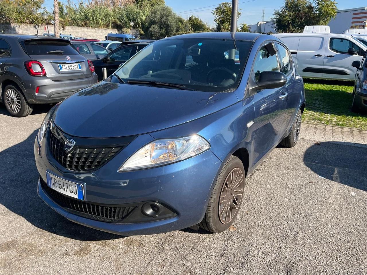 lancia ypsilon ypsilon 1.0 firefly 5 porte s and s hybrid silver usata