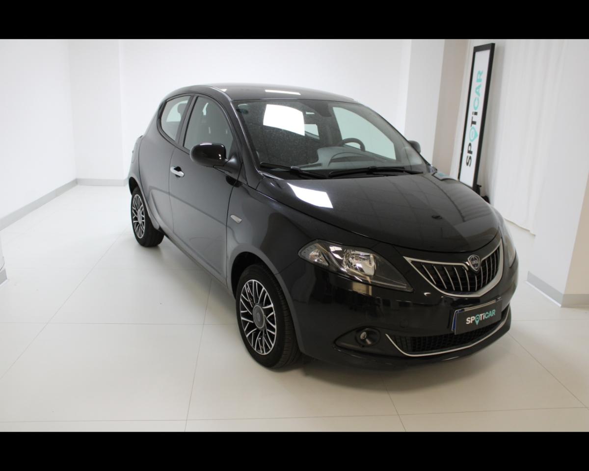 lancia ypsilon ypsilon 3� serie 1.0 firefly 5 porte s and s hybrid gold p usata