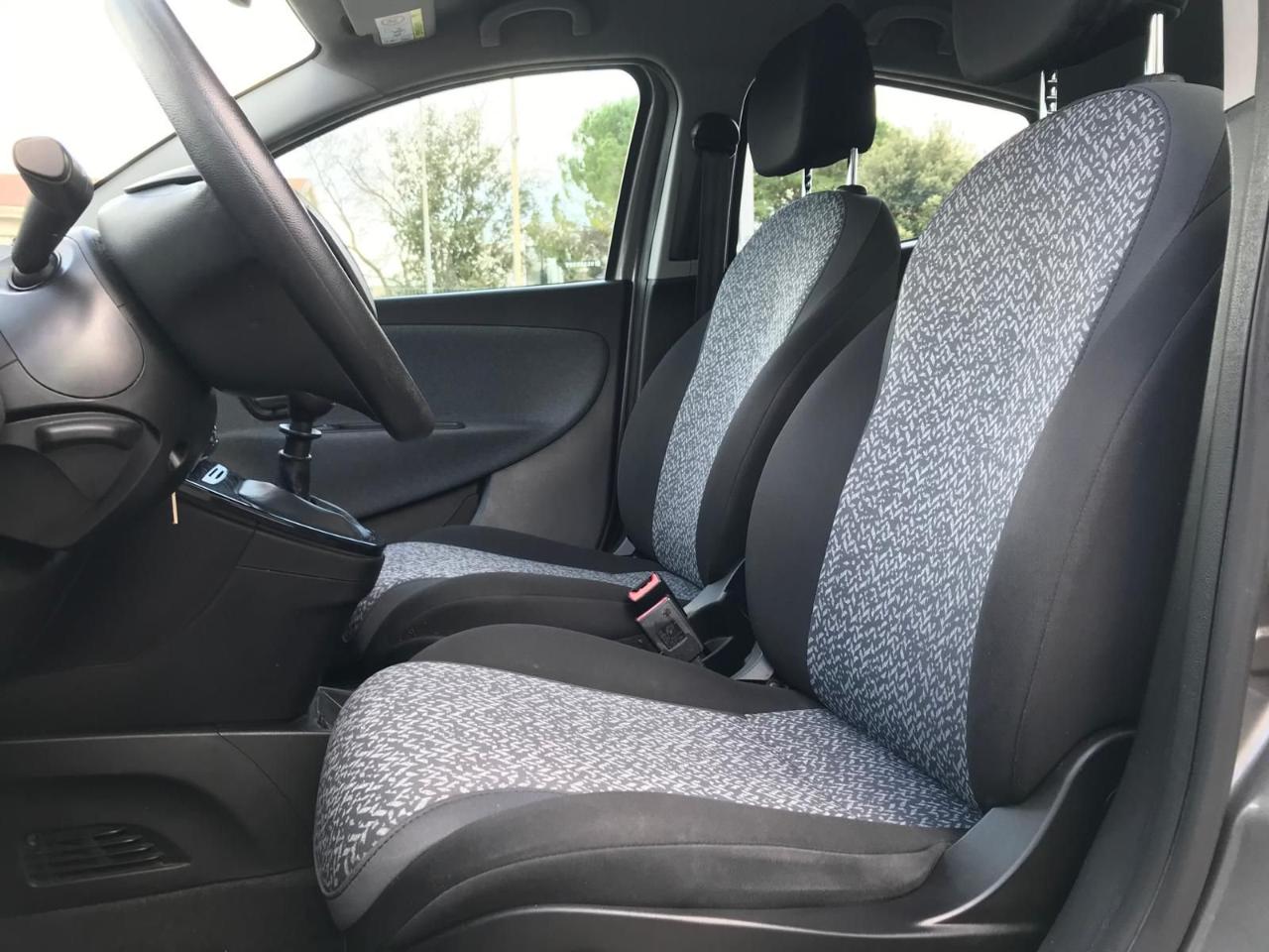 Lancia Ypsilon - Foto 2