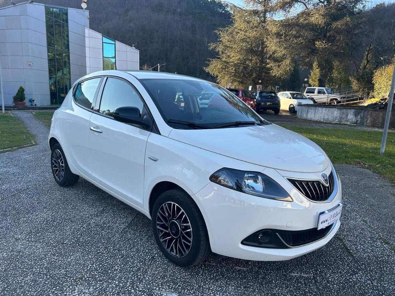 lancia ypsilon ypsilon 1.0 firefly 5 porte s and s hybrid platino usata