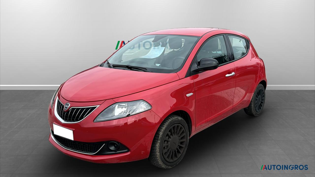 lancia ypsilon ypsilon iii 2021 1.0 firefly hybrid silver s and s 70cv usata