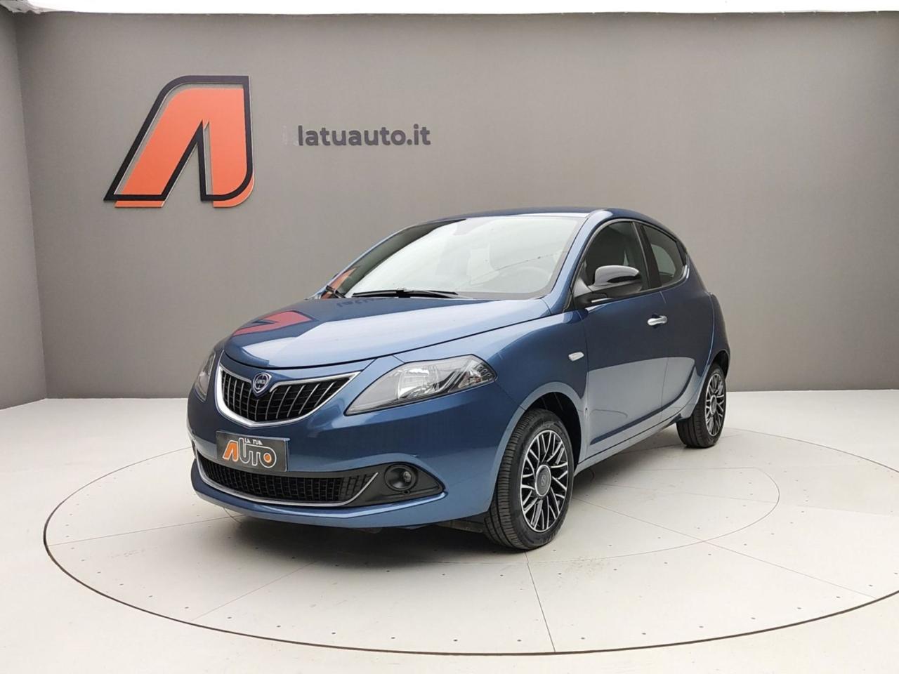 lancia ypsilon ypsilon iii 2021 1.0 70cv hybrid platino usata