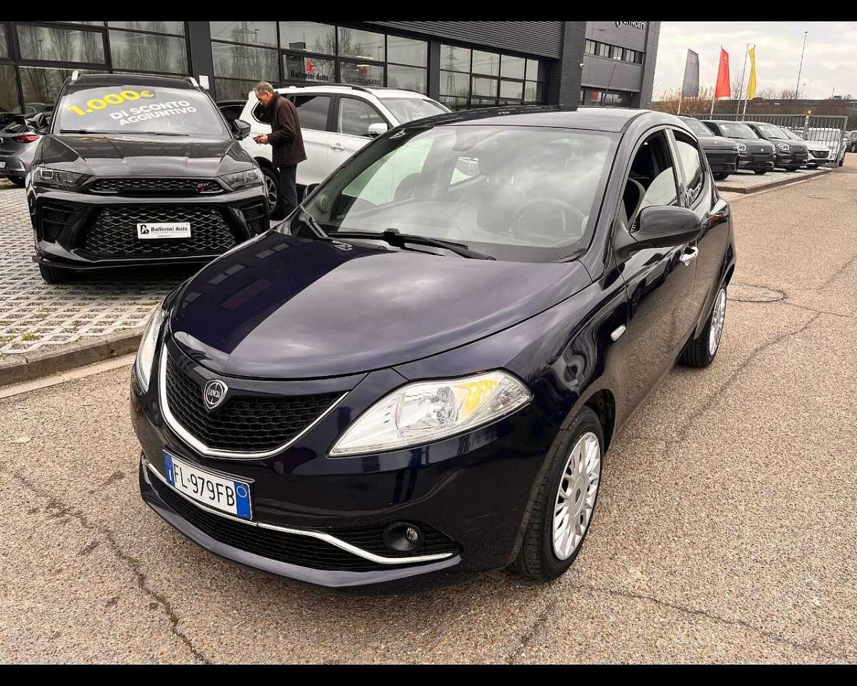 lancia ypsilon ypsilon 1.2 69 cv 5 porte silver usata