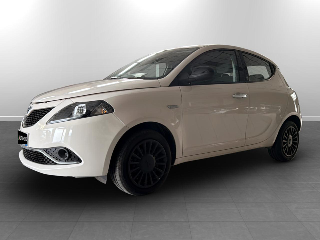 lancia ypsilon ypsilon iii 2021 1.0 firefly hybrid silver s and s 70cv usata