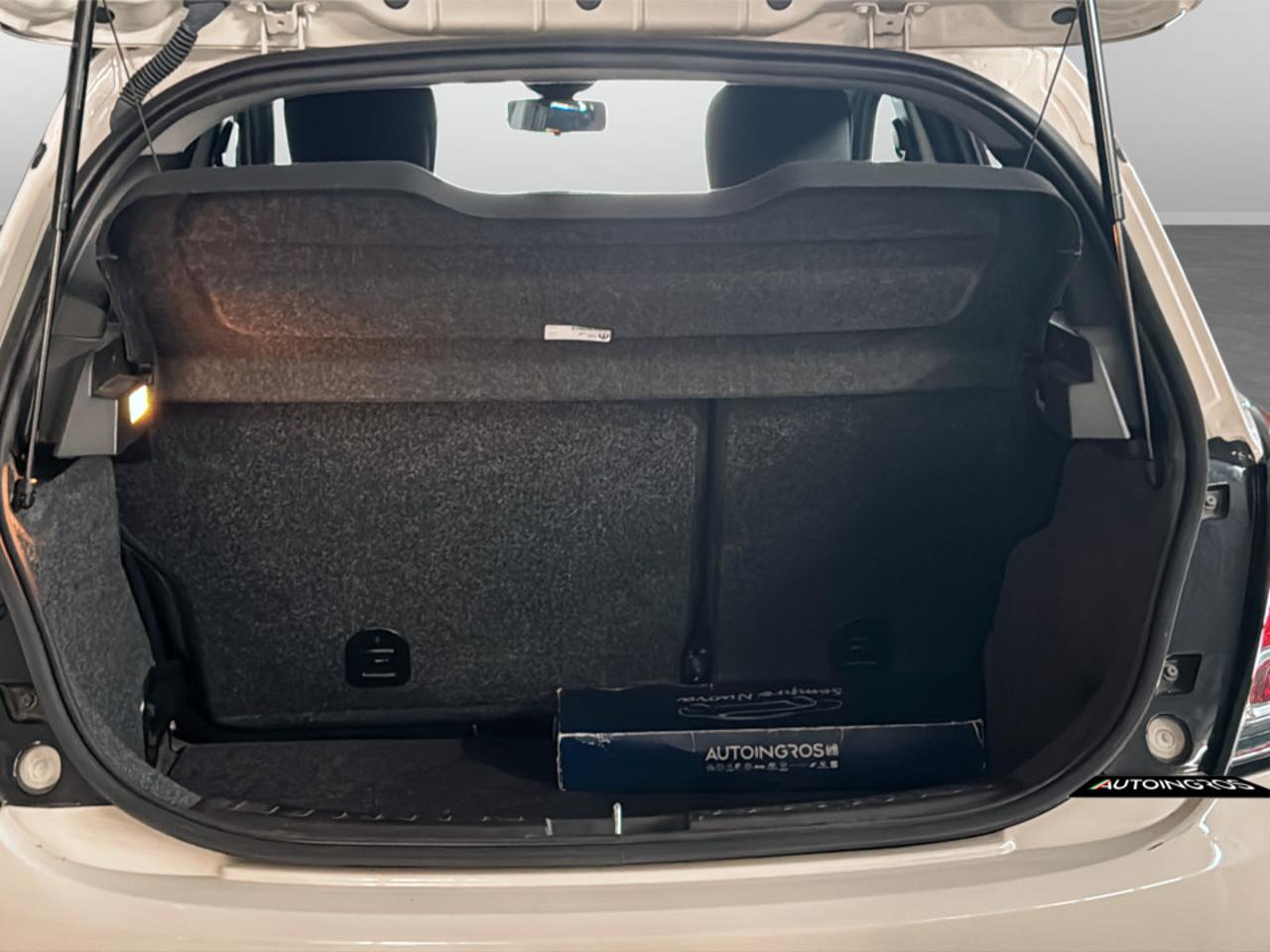 Lancia Ypsilon - Foto 2