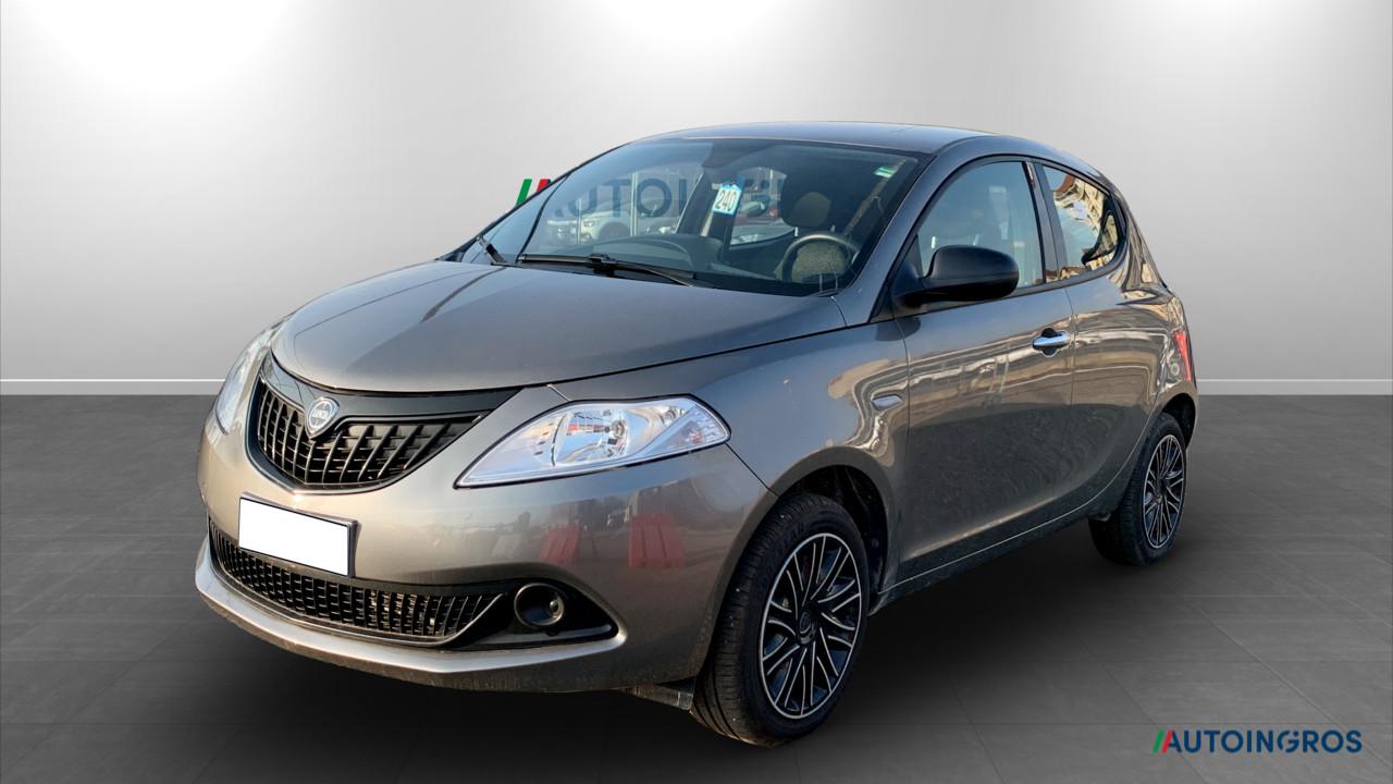 lancia ypsilon ypsilon iii 2021 1.0 firefly hybrid silver s and s 70cv usata