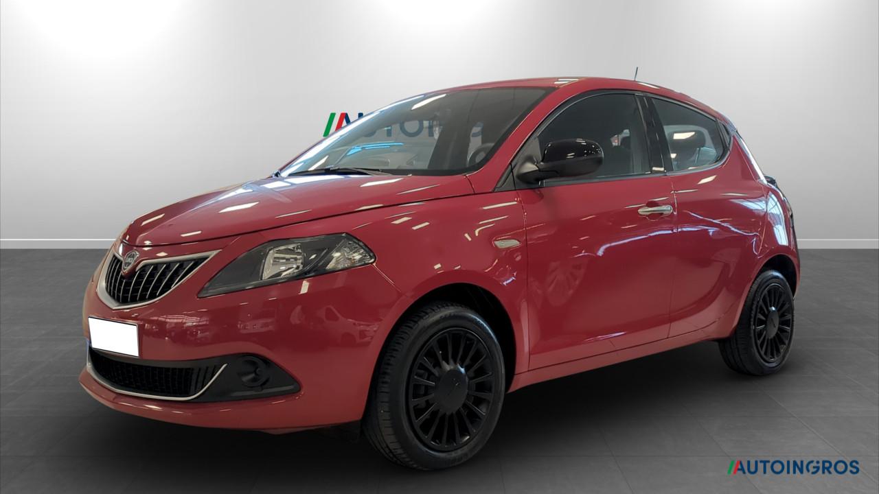 lancia ypsilon ypsilon iii 2021 1.0 firefly hybrid silver s and s 70cv usata