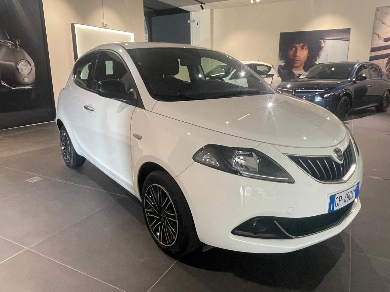 Lancia Ypsilon YPSILON NUOVA My24 402 Platino 1.0 