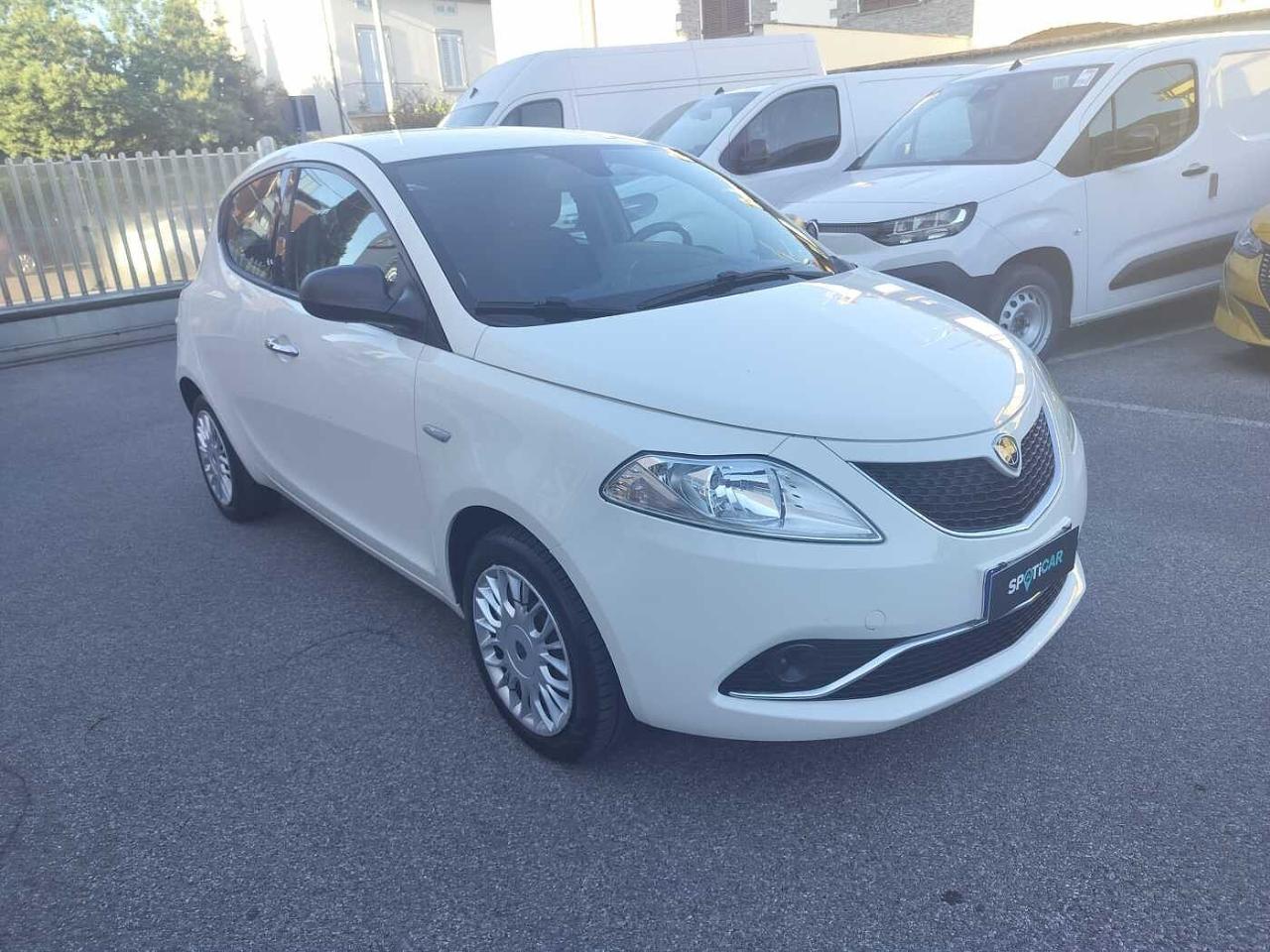 Lancia Lancia Ypsilon YPSILON 1.2 69 CV 5 porte Silver