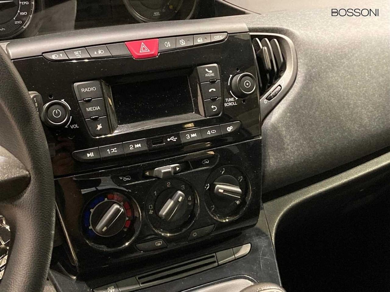 Lancia Ypsilon - Foto 2