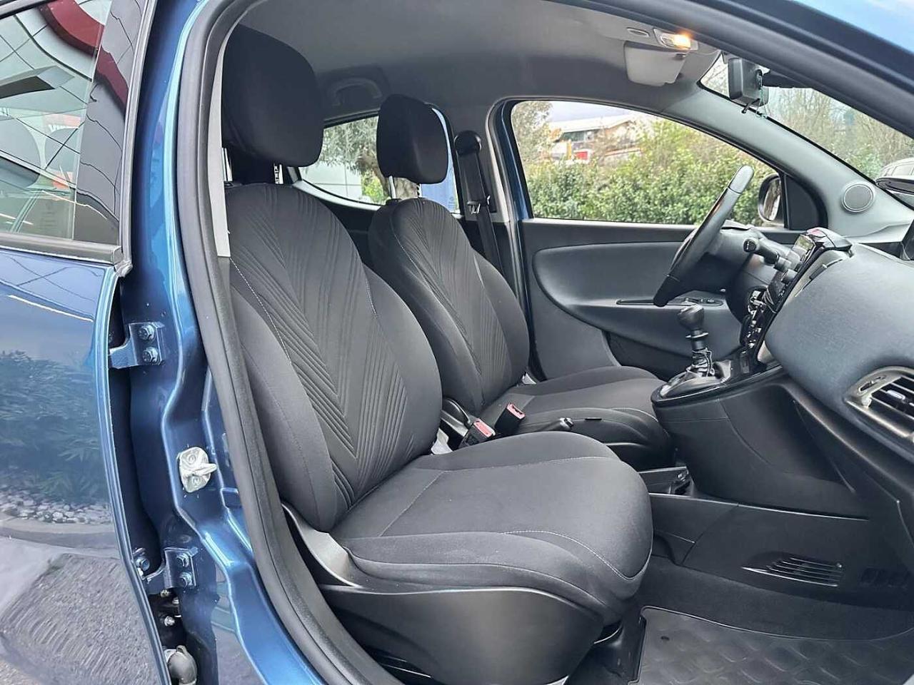 Lancia Ypsilon - Foto 2