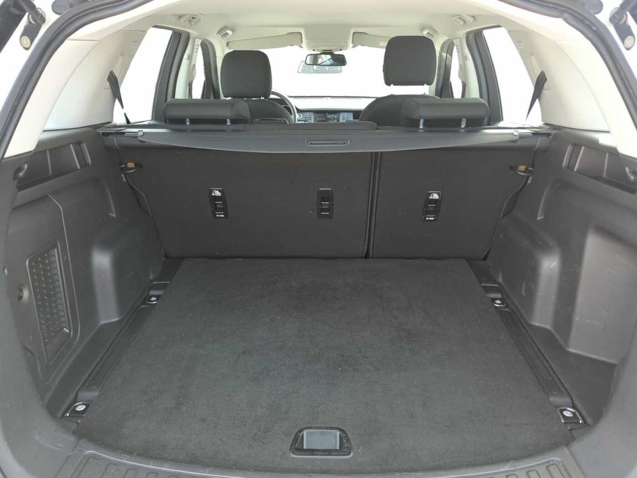 Land Rover Land Rover Discovery usata, con cerchi in lega leggera