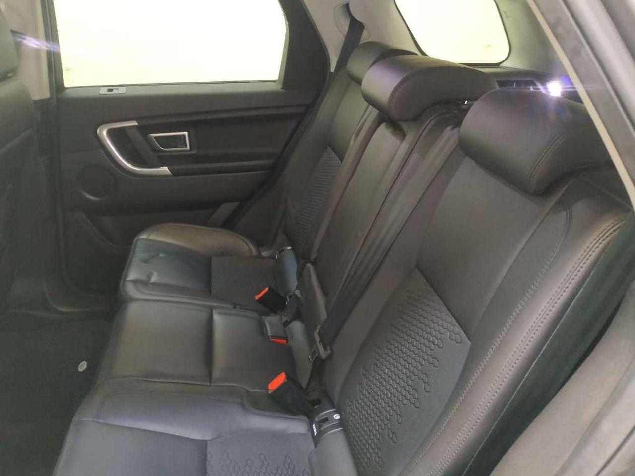 Land Rover Land Rover Discovery usata, con cerchi in lega