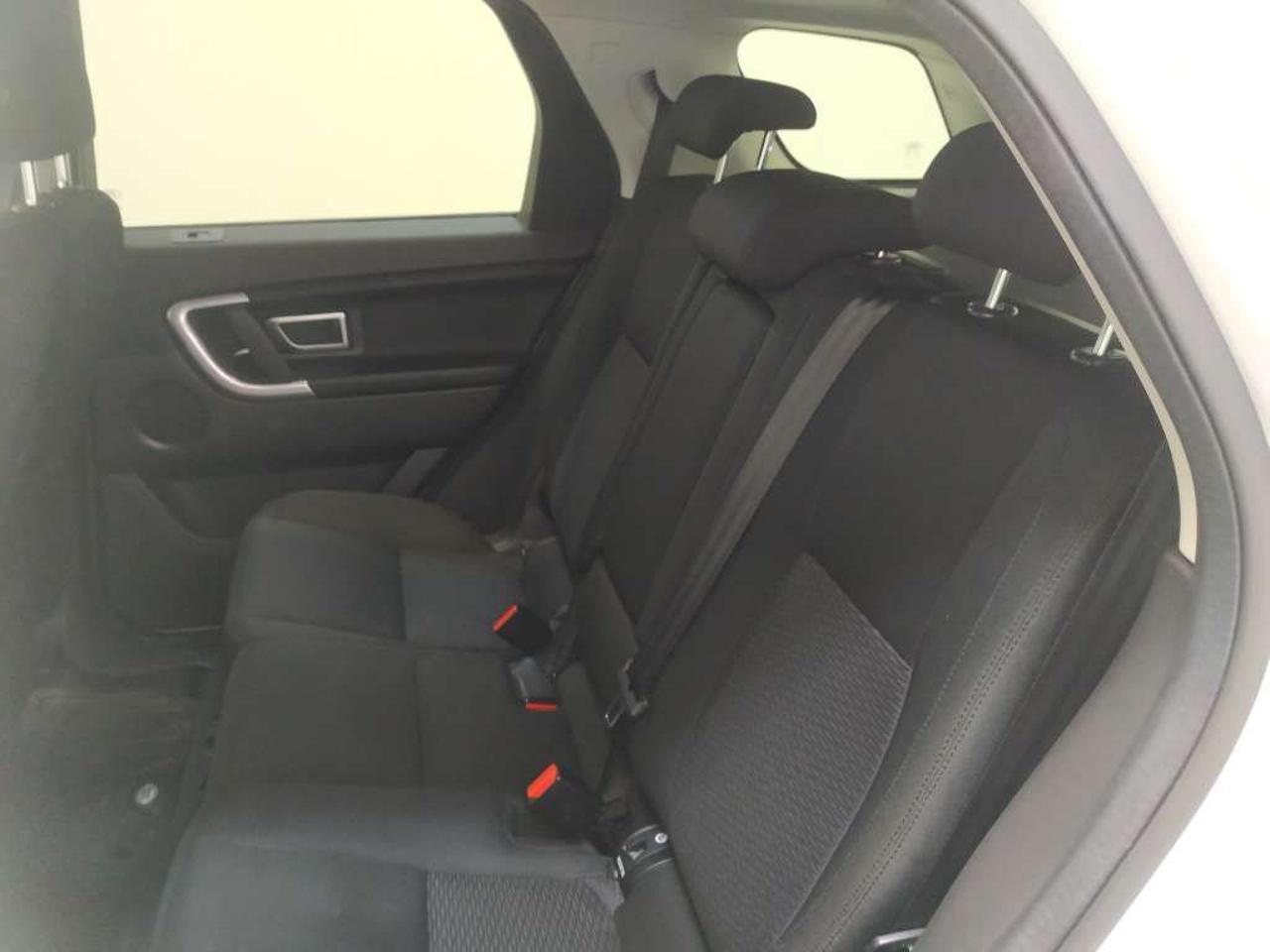 Land Rover Land Rover Discovery usata, con cerchi in lega