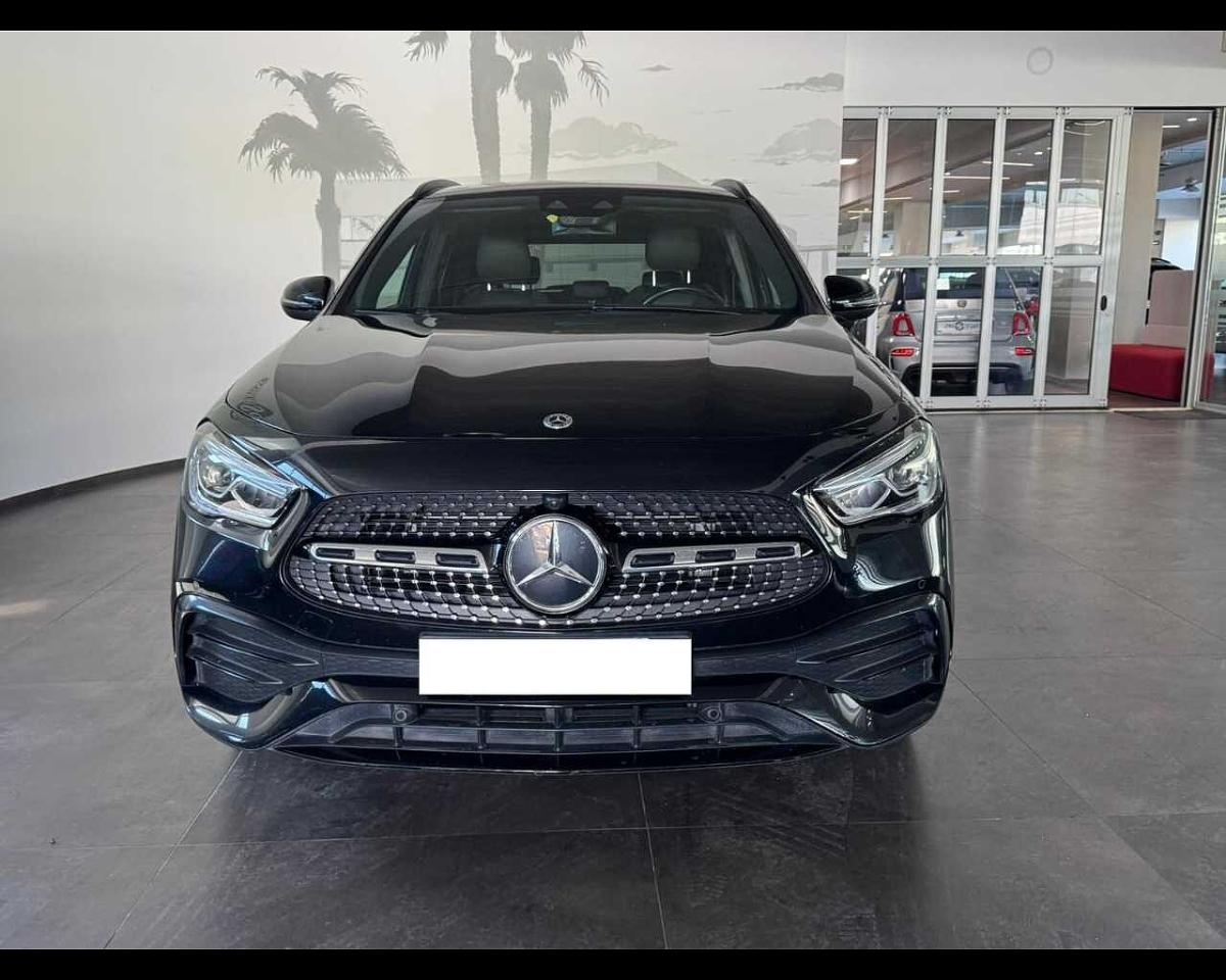 Mercedes Mercedes GLA usata, con bracciolo porta oggetti