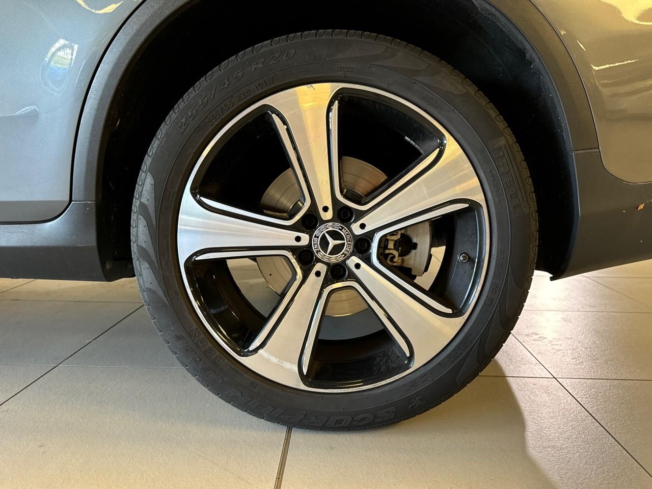 Mercedes Mercedes GLC usata, con 5 altoparlanti subwoofer