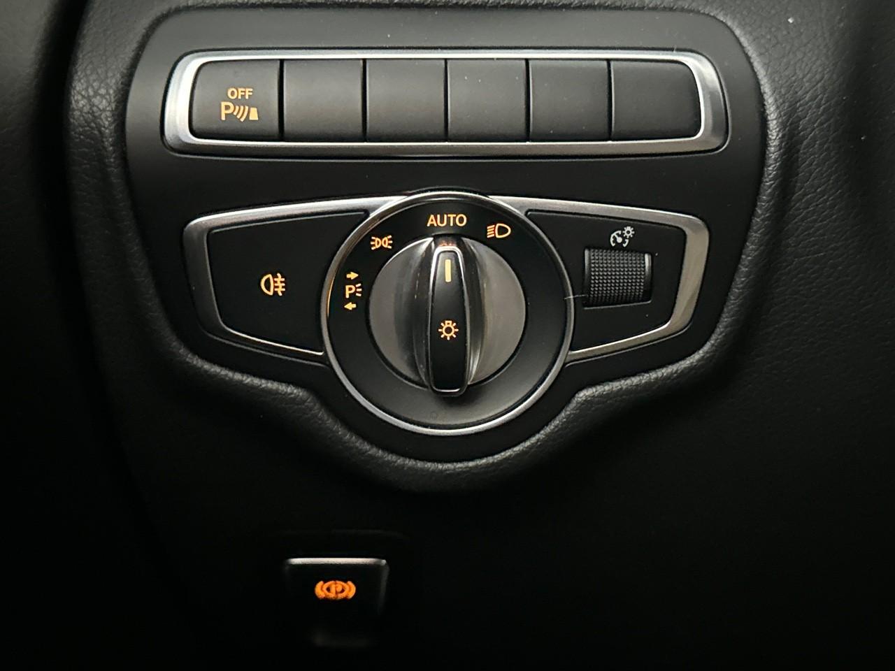 Mercedes Mercedes GLC usata, con attivazione vocale include sistema audio, include comandi telefono e include comandi sistema navigazione