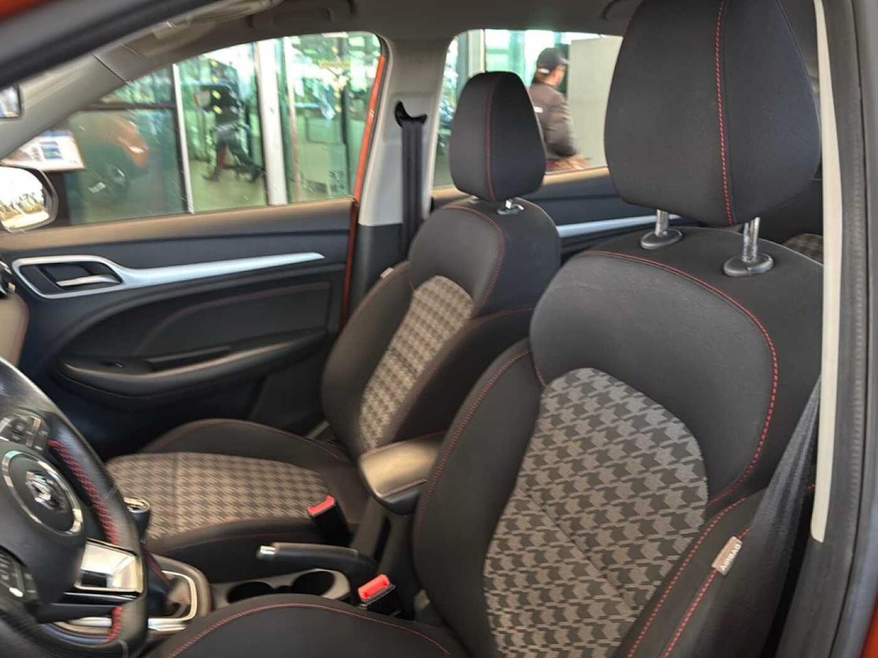 MG Mg Zs usata, con Xenon-led