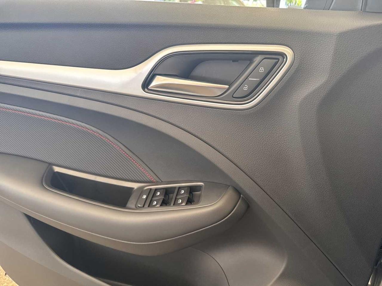 MG Mg Zs usata, con assistente di corsia