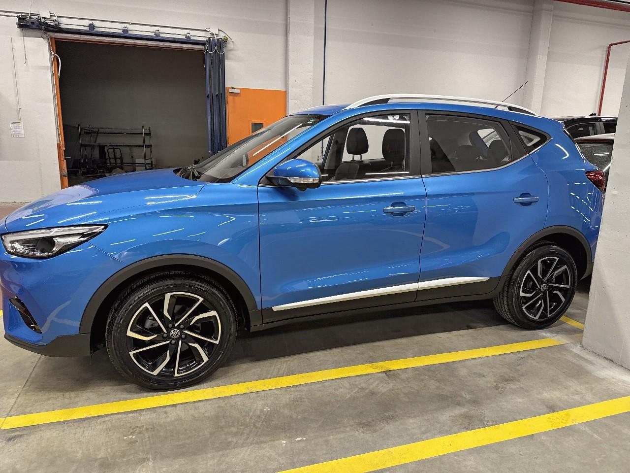 MG Mg Zs usata, con barre longitud.al tetto cromato/argento