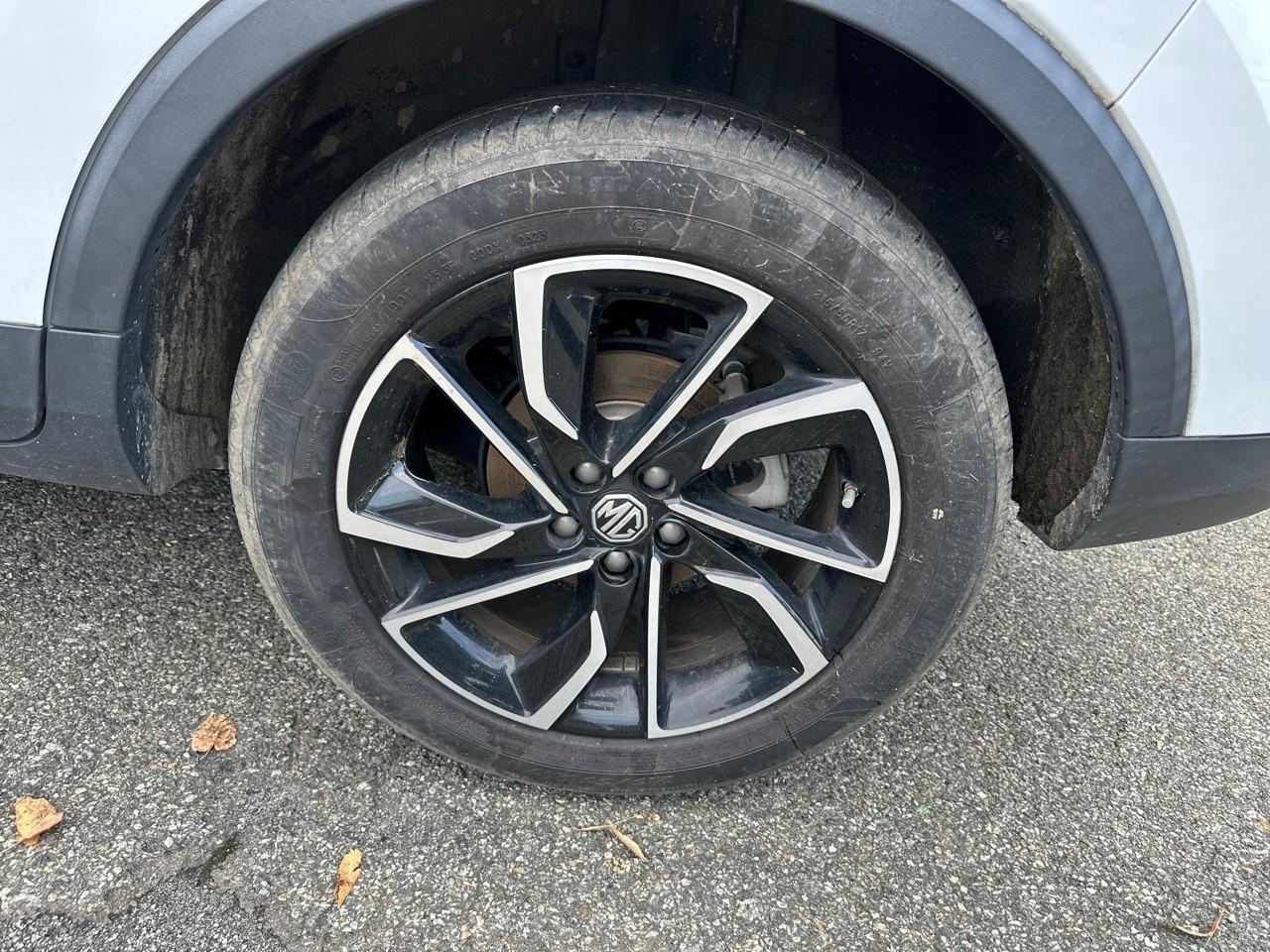 MG Mg Zs usata, con 6 altoparlanti sound surround
