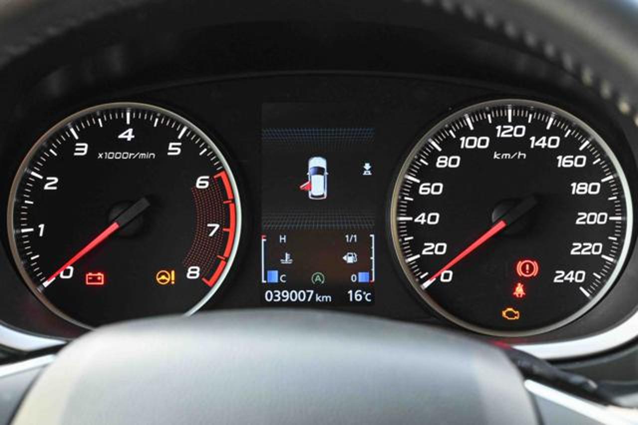 Mitsubishi Mitsubishi Canter usata, con fendinebbia