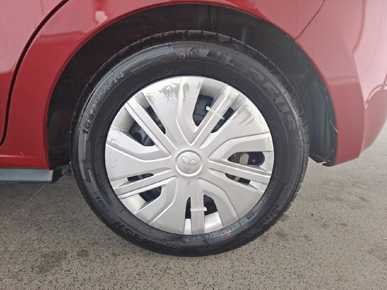 Mitsubishi Mitsubishi Space Star usata, con 2 poggiatesta sedili ant. , con reg. in altezza, 3 poggiatesta sedili post. , con reg. in altezza