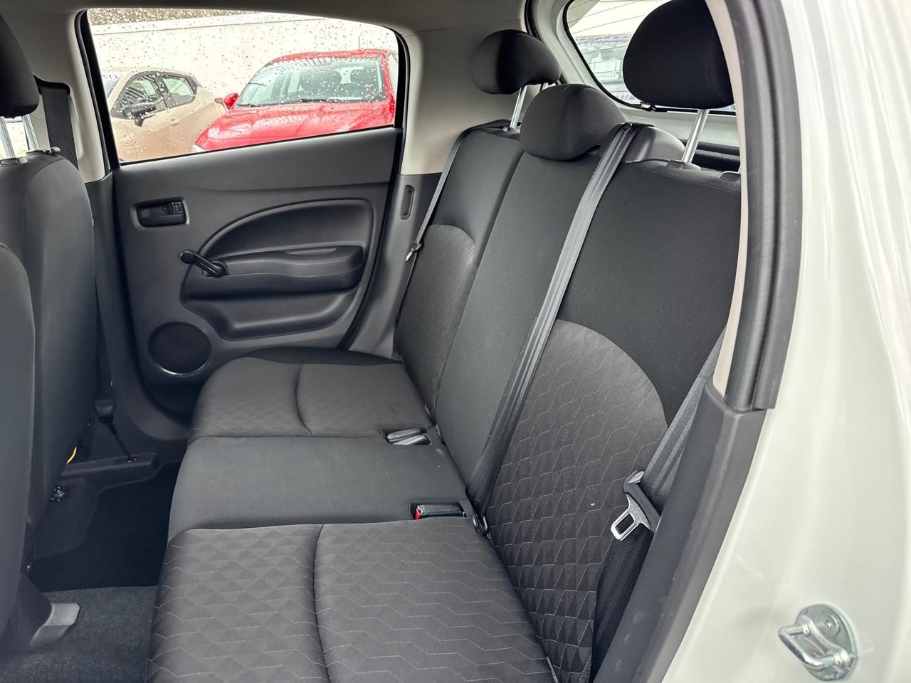 Mitsubishi Mitsubishi Space Star usata, con 2 poggiatesta sedili ant. , con reg. in altezza, 3 poggiatesta sedili post. , con reg. in altezza