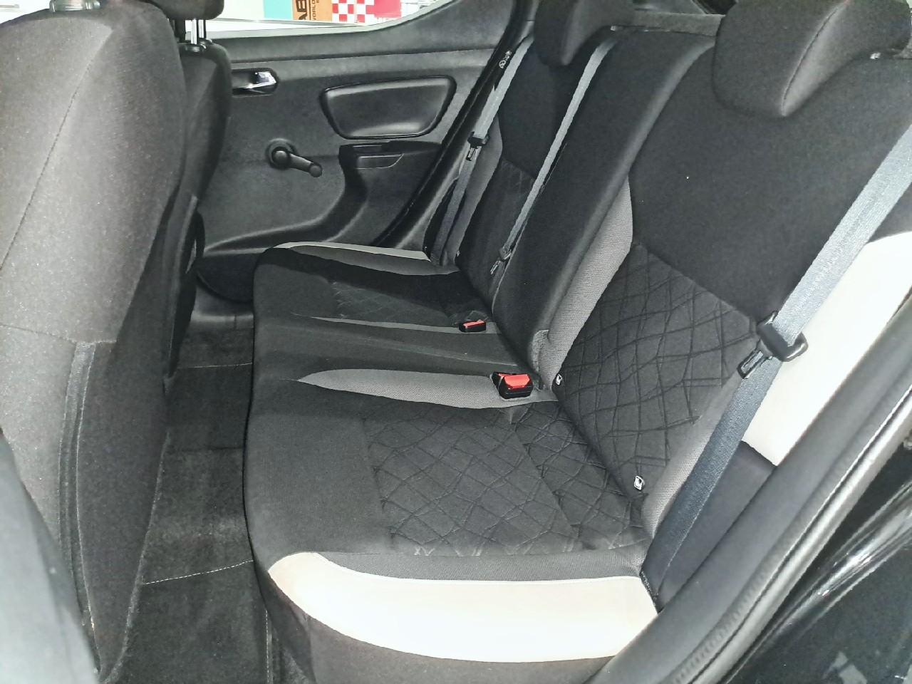 Nissan Nissan Micra usata, con 2 poggiatesta sedili ant. e sedili post. , con reg. in altezza