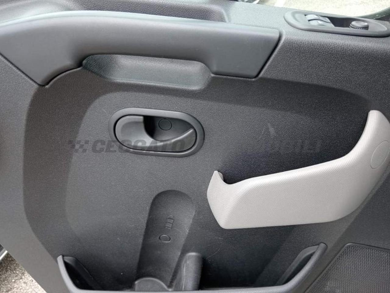 Nissan Nissan NV400 usata 10