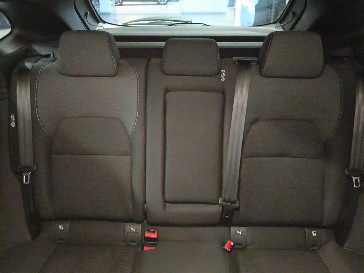 Nissan Nissan Qashqai usata, con 4 maniglie ripiegabili + 2 ganci appendiabiti (posteriori)